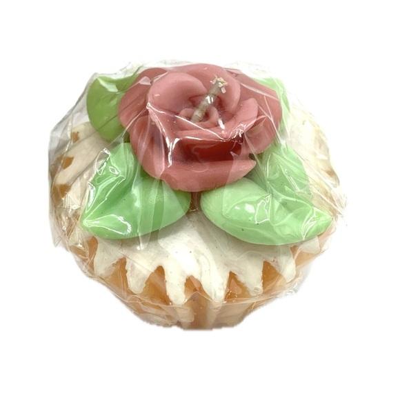 Vintage Avon cupcake candle topped with a pink rose new in package - Picture 2 of 3